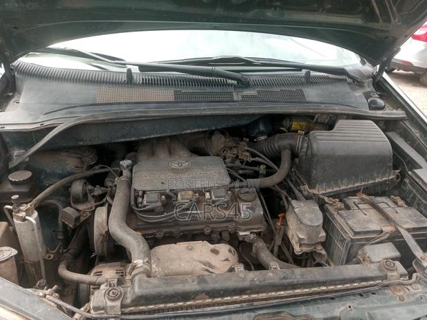 Toyota Sienna 2000 Green