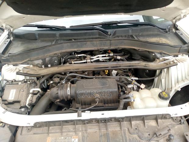 Ford Explorer 2021 White