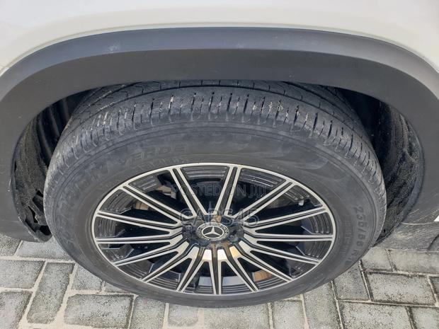 Mercedes-Benz GLB-Class 2021 White