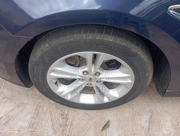 Ford Taurus 2016 Blue
