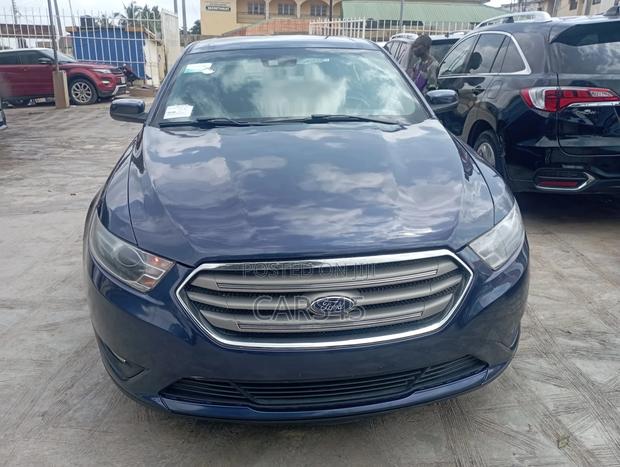Ford Taurus 2016 Blue