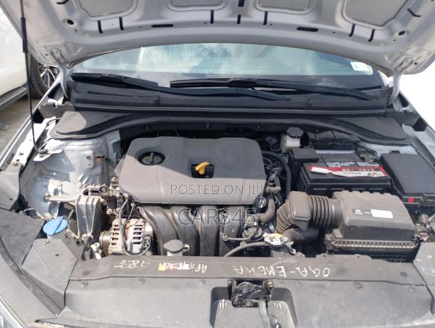 Hyundai Elantra 2019 Silver