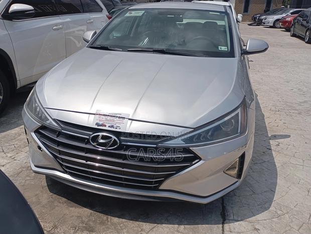Hyundai Elantra 2019 Silver