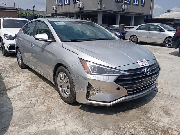Hyundai Elantra 2019 Silver