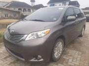 Toyota Sienna 2014 Gray for sale