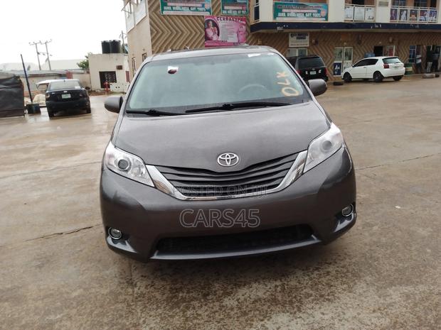 Toyota Sienna 2014 Gray