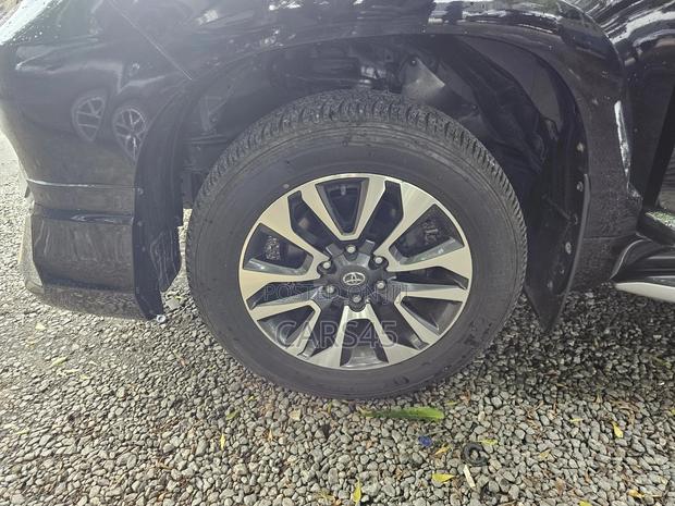 Toyota Land Cruiser Prado 2023 Black