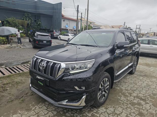 Toyota Land Cruiser Prado 2023 Black