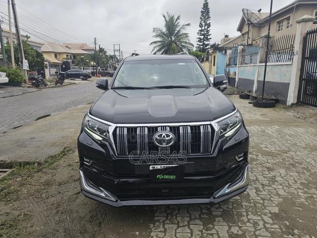 Toyota Land Cruiser Prado 2023 Black