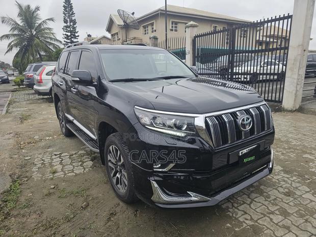 Toyota Land Cruiser Prado 2023 Black
