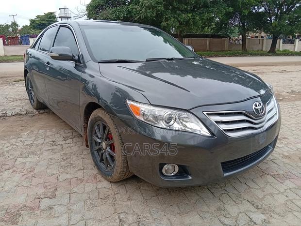 Toyota Camry 2009 Gray