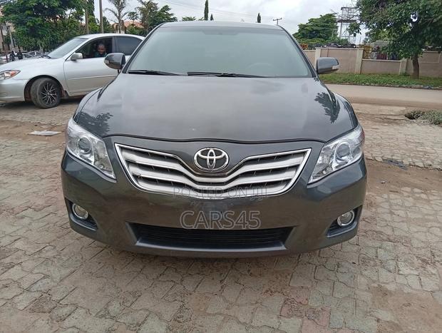 Toyota Camry 2009 Gray