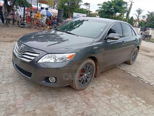Toyota Camry 2009 Gray