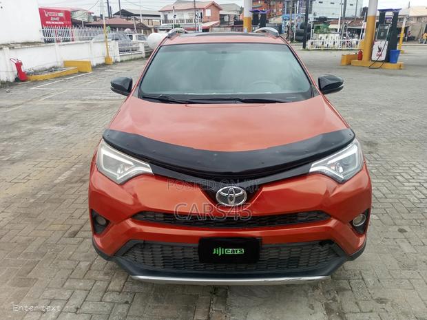 Toyota RAV4 2016 Orange