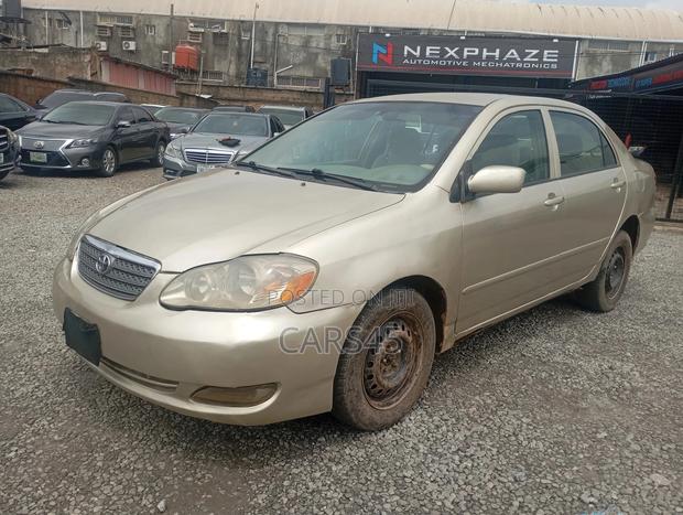 Toyota Corolla 2005 Gold
