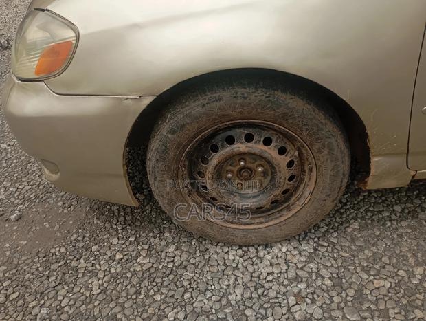 Toyota Corolla 2005 Gold