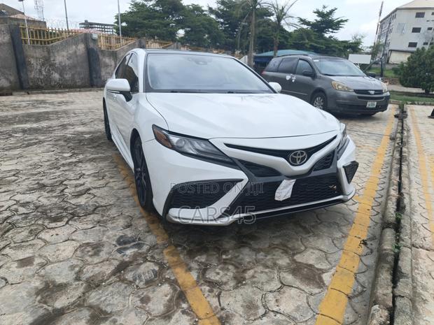 Toyota Camry 2021 White