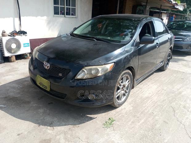 Toyota Corolla 2010 Black