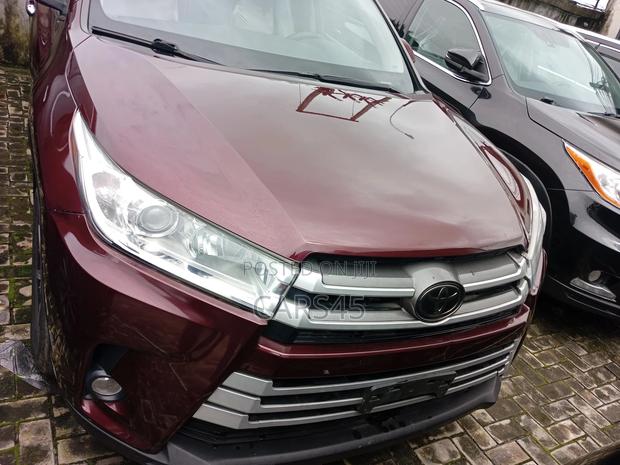 Toyota Highlander XLE 4x2 V6 (3.5L 6cyl 8A) 2018 Red