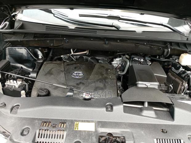 Toyota Highlander XLE 4x4 V6 (3.5L 6cyl 8A) 2018 Black