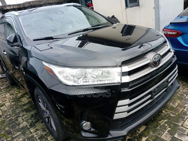 Toyota Highlander XLE 4x4 V6 (3.5L 6cyl 8A) 2018 Black
