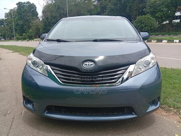 Toyota Sienna 2014 Black