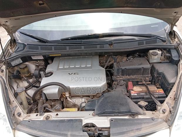 Toyota Sienna LE 7 Passenger 2010 Silver