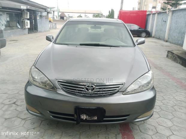 Toyota Camry 2004 Gray