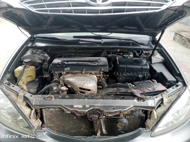 Toyota Camry 2004 Gray