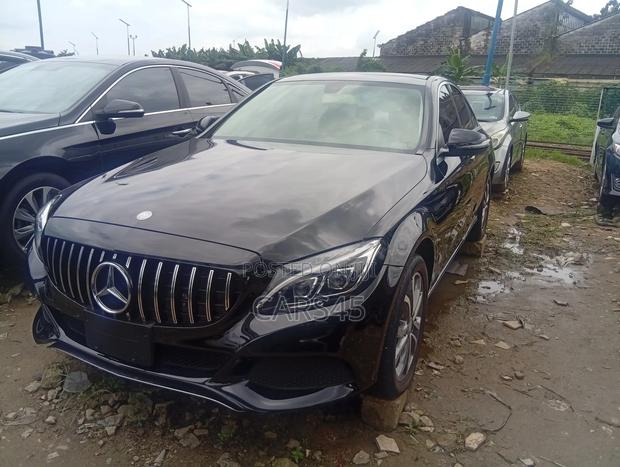 Mercedes-Benz C300 2016 Black