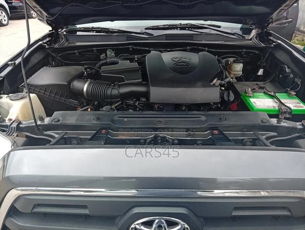 Toyota Tacoma 2017 Gray