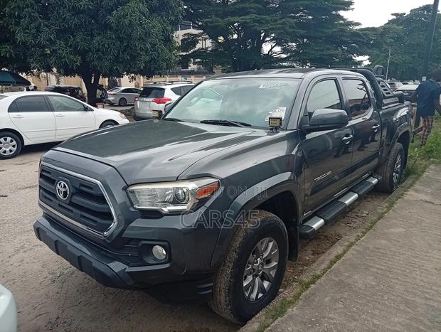 Toyota Tacoma 2017 Gray