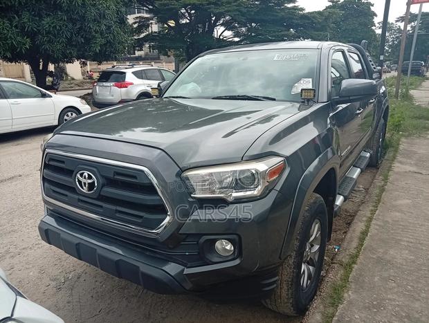 Toyota Tacoma 2017 Gray