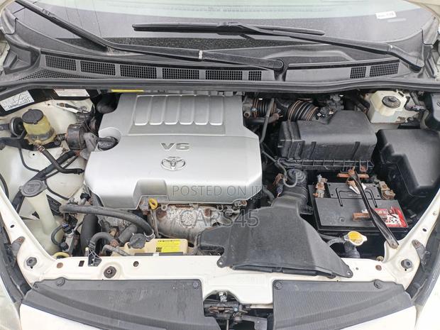 Toyota Sienna 2009 White