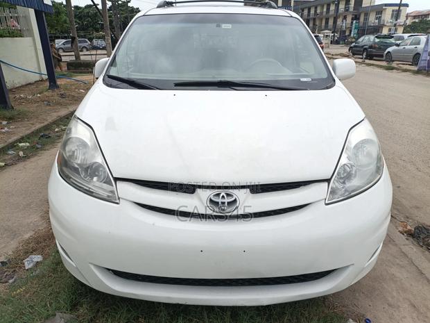 Toyota Sienna 2009 White