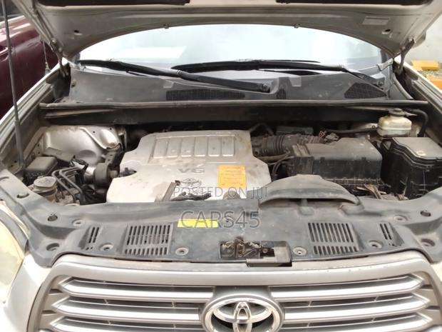 Toyota Highlander 2010 Gold