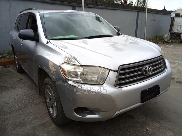 Toyota Highlander 2010 Gold