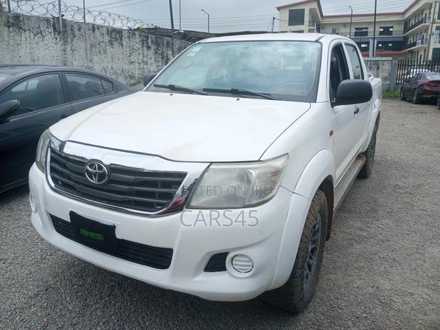 Toyota Hilux 2013 White