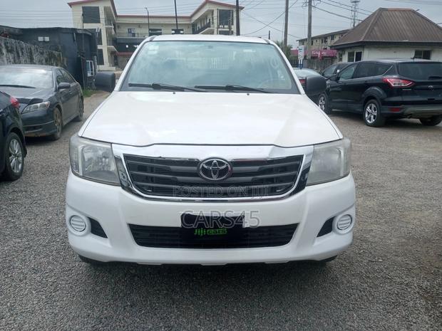 Toyota Hilux 2013 White
