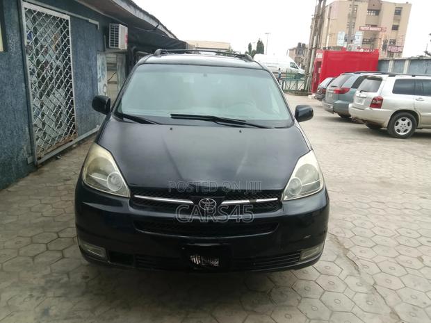 Toyota Sienna 2004 Black