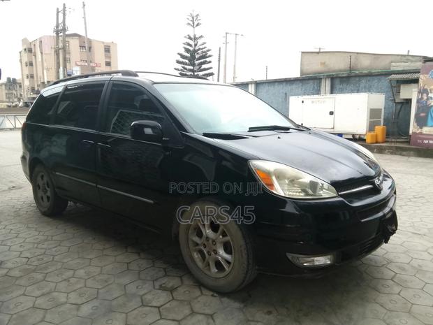 Toyota Sienna 2004 Black