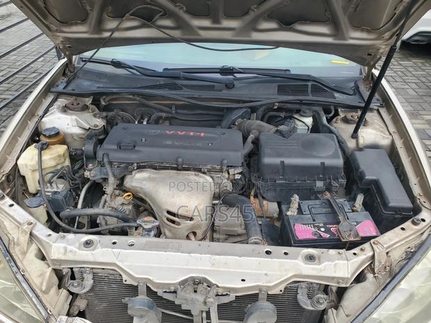 Toyota Camry 2006 Gold