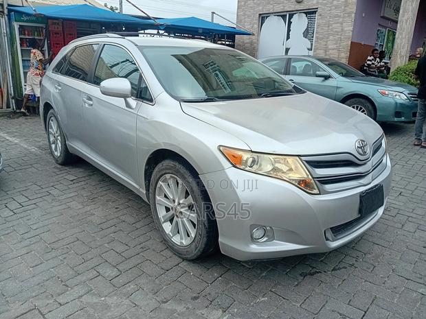 Toyota Venza 2010 Silver