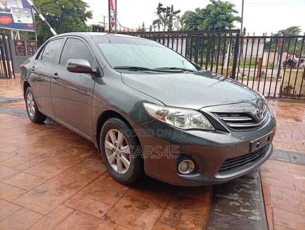 Toyota Corolla 2011 Gray