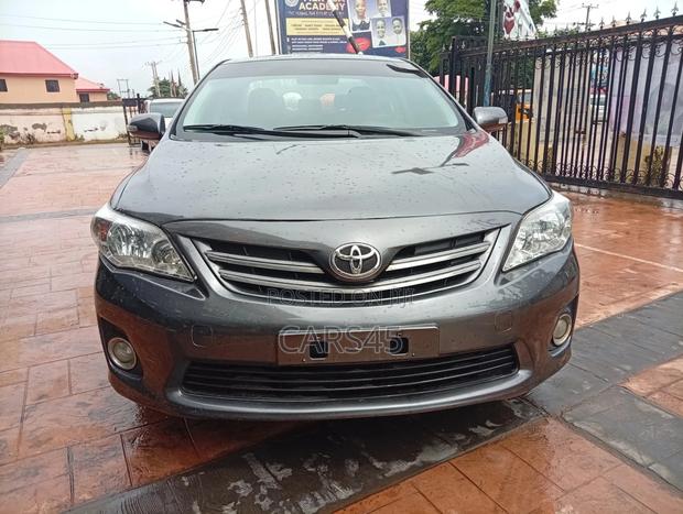 Toyota Corolla 2011 Gray
