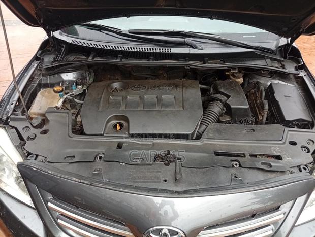 Toyota Corolla 2011 Gray