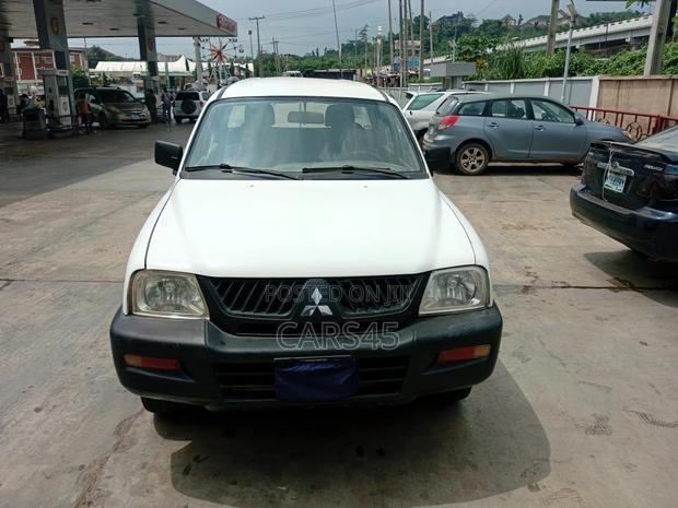 Mitsubishi L200 2005 White
