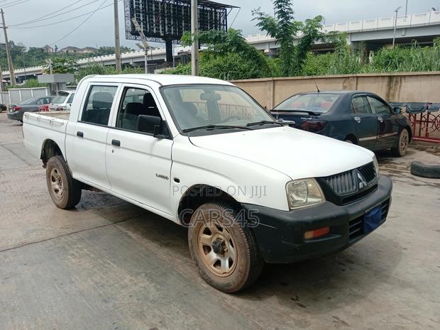 Mitsubishi L200 2005 White