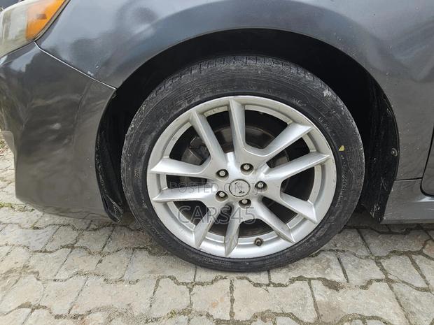 Toyota Camry XLE V6 4dr Sedan (3.5L 6cyl 6A) 2012 Gray