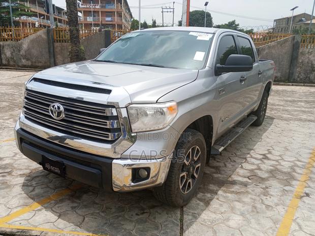 Toyota Tundra 2015 Gray